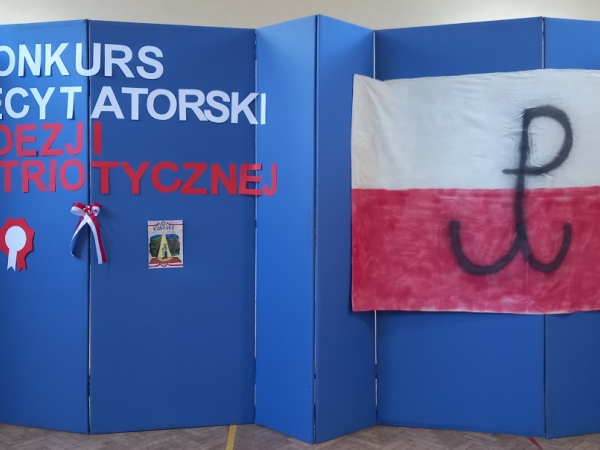 Dekoracja Konkursu Recytatorskiego Poezji Patriotycznej