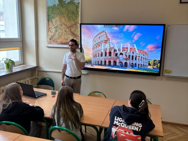 lekcja prowadzona przez wolontariusza Francesco