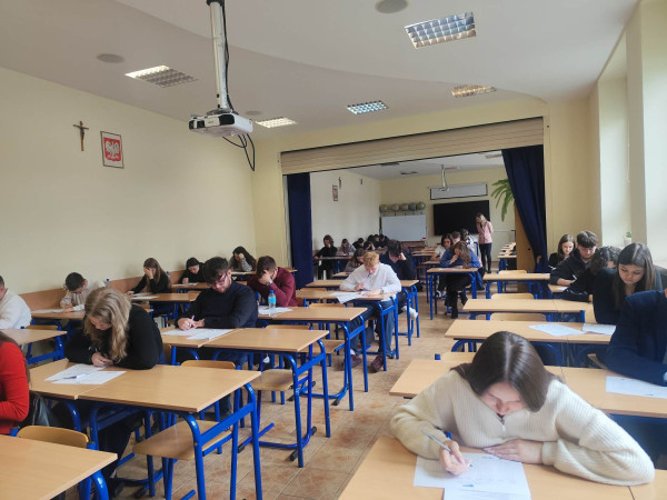 Uczniowie biorący udział w konkursie