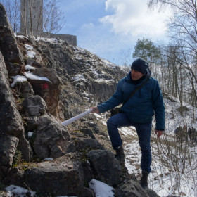 Zajęcia terenowe Góra Zamkowa określanie cech budowy geologicznej.