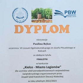 Dyplom otrzymuje Paulina Rękas za zdobycie tytułu finalistki w konkursie Kielce - Miasto Legionów