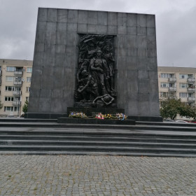 Pomnik upamiętniający zagładę Żydów w Gettcie