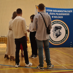 Najlepsi uczniowie odbierają nagrody 1