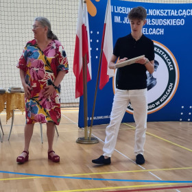 Najlepsi uczniowie odbierają nagrody 12