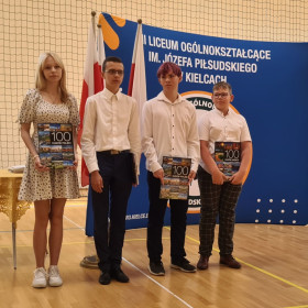 Najlepsi uczniowie odbierają nagrody 17