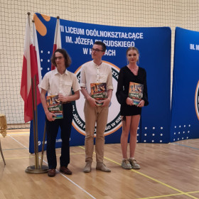 Najlepsi uczniowie odbierają nagrody 18