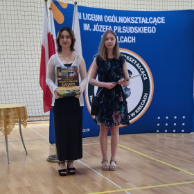 Najlepsi uczniowie odbierają nagrody 20
