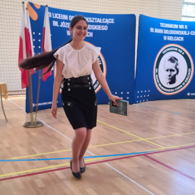 Najlepsi uczniowie odbierają nagrody 24