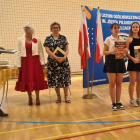 Najlepsi uczniowie odbierają nagrody 3