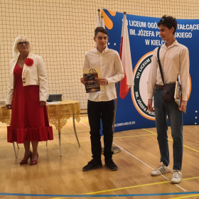 Najlepsi uczniowie odbierają nagrody 4