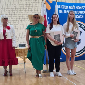 Najlepsi uczniowie odbierają nagrody 8