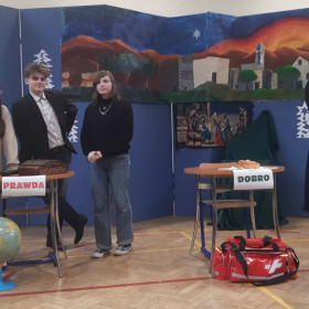 Osoby z grupy Prawda na scenie 