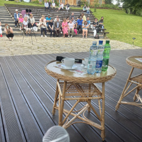 Widok ze sceny na publiczność