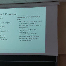 Plansza z wyświetlanym slajdem prezentacji