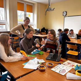 Afri podczas warsztatów z uczennicami