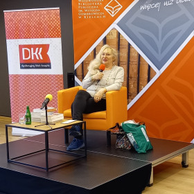 Iwona Kienzler podczas wykładu Stefan Żeromski-odbrązowiony