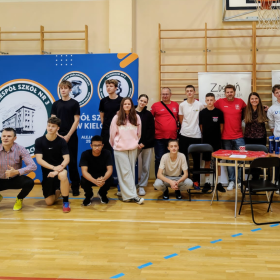 Koordynatorzy wolontariatu w Miejskim Ośrodku Pomocy Rodzinie, przedstawiciele Urban Lab oraz uczestnicy turnieju