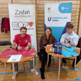 stoisko MOPR wolontariat oraz Urban Lab