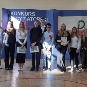 Uczestnicy Konkursu Recytatorskiego na wspólnym zdjęciu