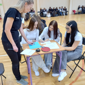 zapisywanie wyników przez wolontariuszki