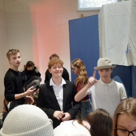 Uczniowie przygotowują się do występu