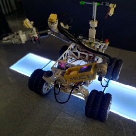 Robot prezentowany przez studentów Politechniki Świętokrzyskiej