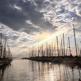 na zdjęciu widać port morski w centrum Cagliari
