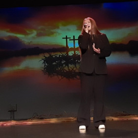 Patrycja wykonuje pieśń Golgota