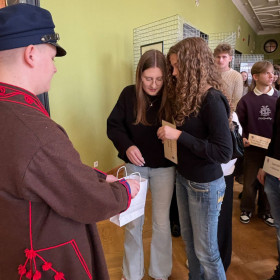 wejście do sali konkursowej