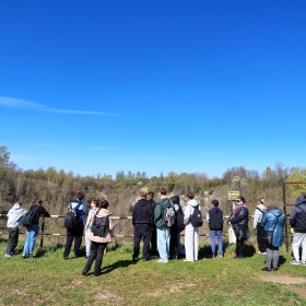 Zajęcia terenowe uczniów na terenie rezerwatu Wietrznia