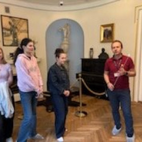 Uczennice w Dworku Milusin
