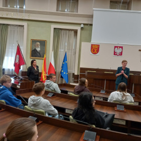 Uczniowie z Prezydentka Kielc podczas symulacji obrad Rady Miasta