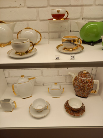 Delikatna porcelana, ręcznie zdobiona
