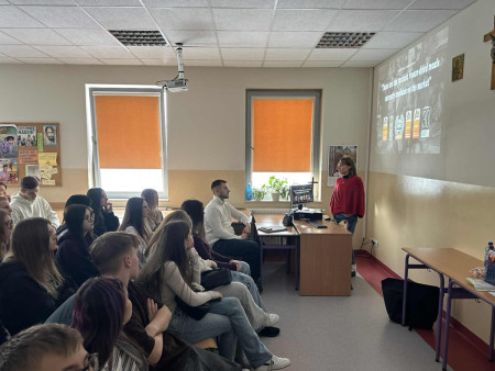 Młodzież podczas wykładu pani Laury Godek