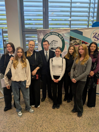 Uczniowie naszej szkoły po zakończeniu debaty